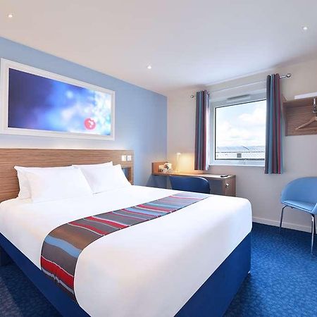 Travelodge Kingston Upon Thames Central London Zimmer foto