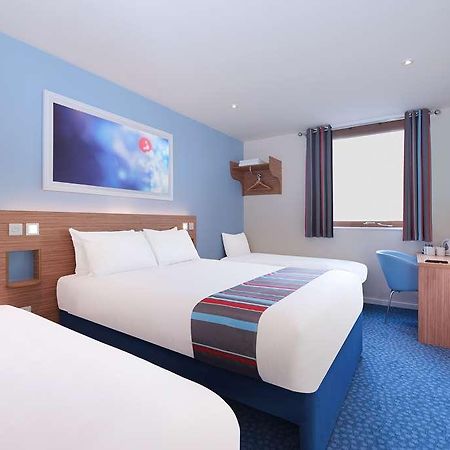Travelodge Kingston Upon Thames Central London Zimmer foto