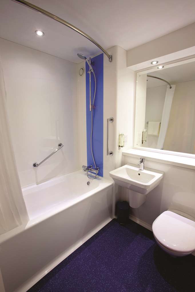 Travelodge Kingston Upon Thames Central London Zimmer foto